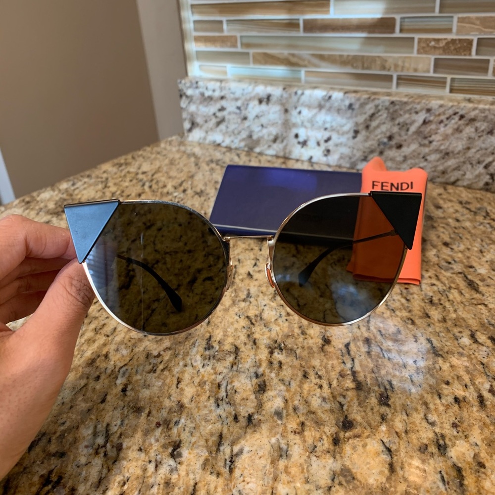 Fendi NEW cat eye sunglasses | flat lens